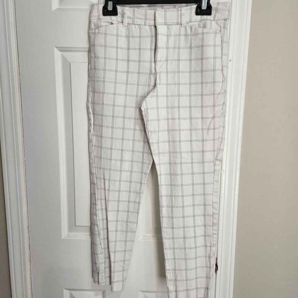 Old Navy_High Rise Pixie Skinny with Secret-Smooth Pockets_Size 6